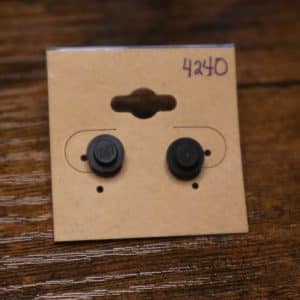 4240 - raised black single stud