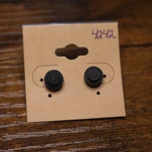 4242 - raised black single stud